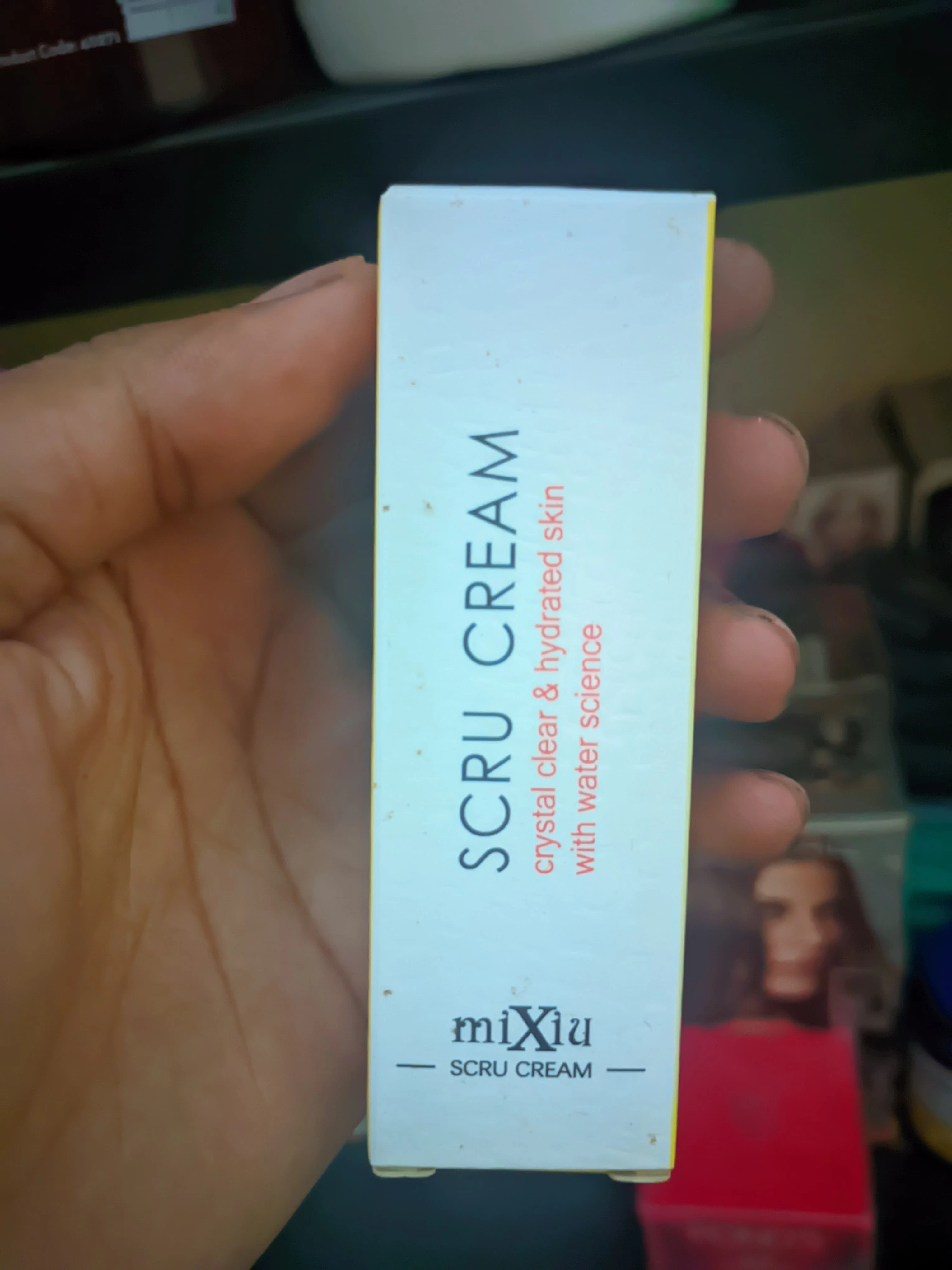 MIXUE SCRU CREAM LIP SCRUB PELEMBAB BIBIR SCRUB BIBIR