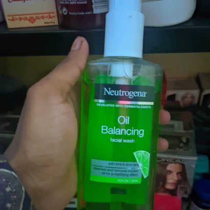 Neutrogena Oil Balancing Facial Wash-200ml