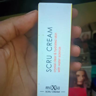 MIXUE SCRU CREAM LIP SCRUB PELEMBAB BIBIR SCRUB BIBIR